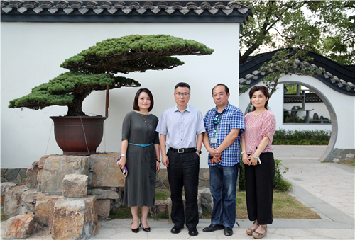 徐匯區(qū)區(qū)長一行視察上海植物園1.jpg