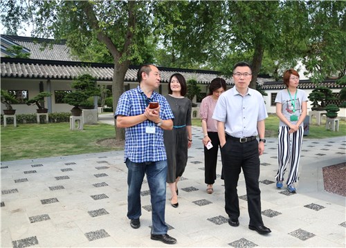 徐匯區(qū)區(qū)長一行視察上海植物園2.jpg