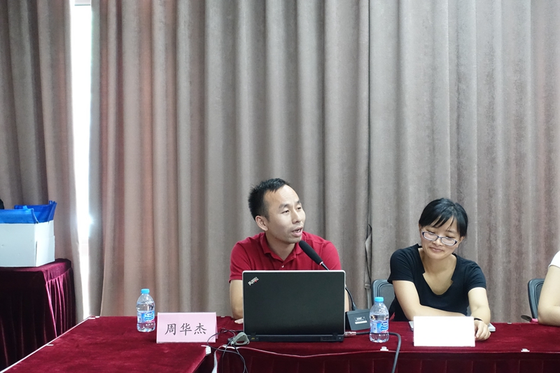 郁文艳,市局社会宣传处副处长,团委书记周华杰和信息中心周颖三位老师