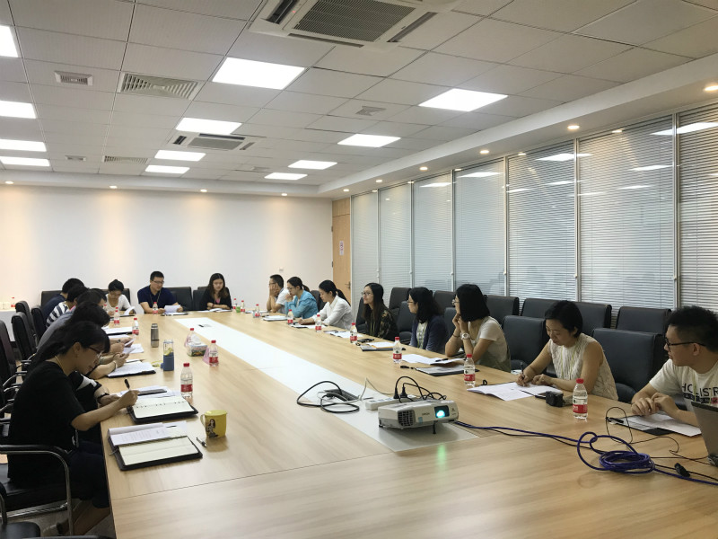 新人们交流现场.jpg 新人们交流现场.jpg