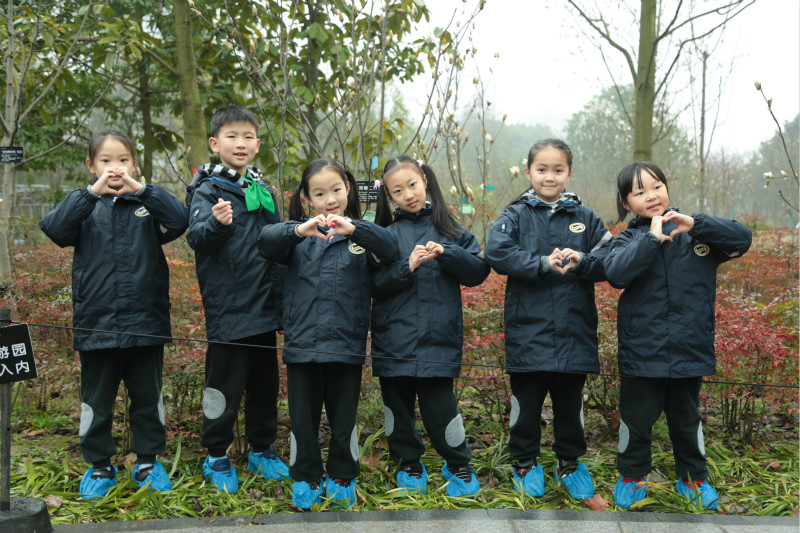 市民在上海植物园3.12植树活动中认养树木4.jpg