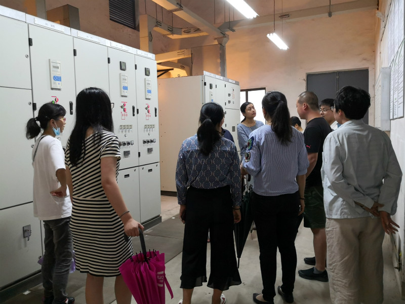 U:\信息报送\组织人事科\2020年\7月\切实抓好防台防汛 上海植物园开展实地调研监督\改\配电间检查.jpg U:\信息报送\组织人事科\2020年\7月\切实抓好防台防汛 上海植物园开展实地调研监督\改\配电间检查.jpg