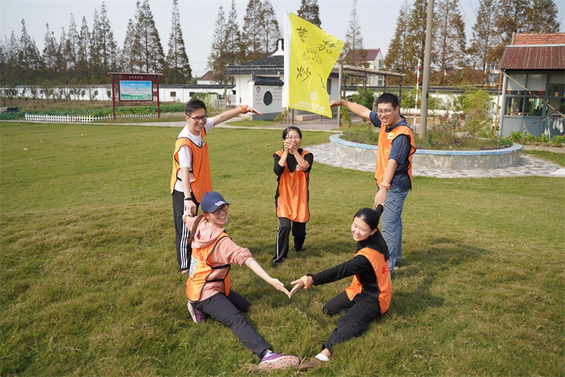 上海植物园新进人员赴金山基地学习并进行拓展训练