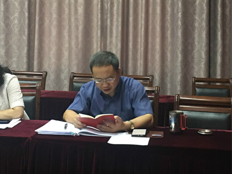 上海植物园副园长吴鸿与党员们共同学习.jpg