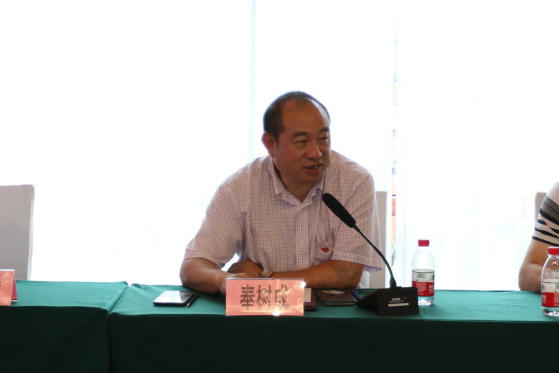 U:\信息报送\组织人事科\2020年\7月\心有所信 上海植物园党员在学思践悟中力作时代奋进者\选改\园长奉树成带头交流.jpg U:\信息报送\组织人事科\2020年\7月\心有所信 上海植物园党员在学思践悟中力作时代奋进者\选改\园长奉树成带头交流.jpg