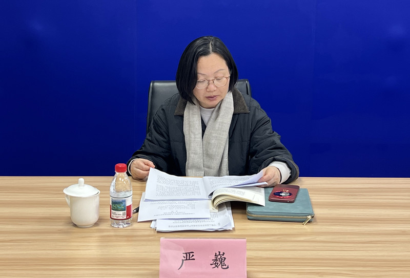 上海植物园园长严巍同志带头学习和交流.jpg